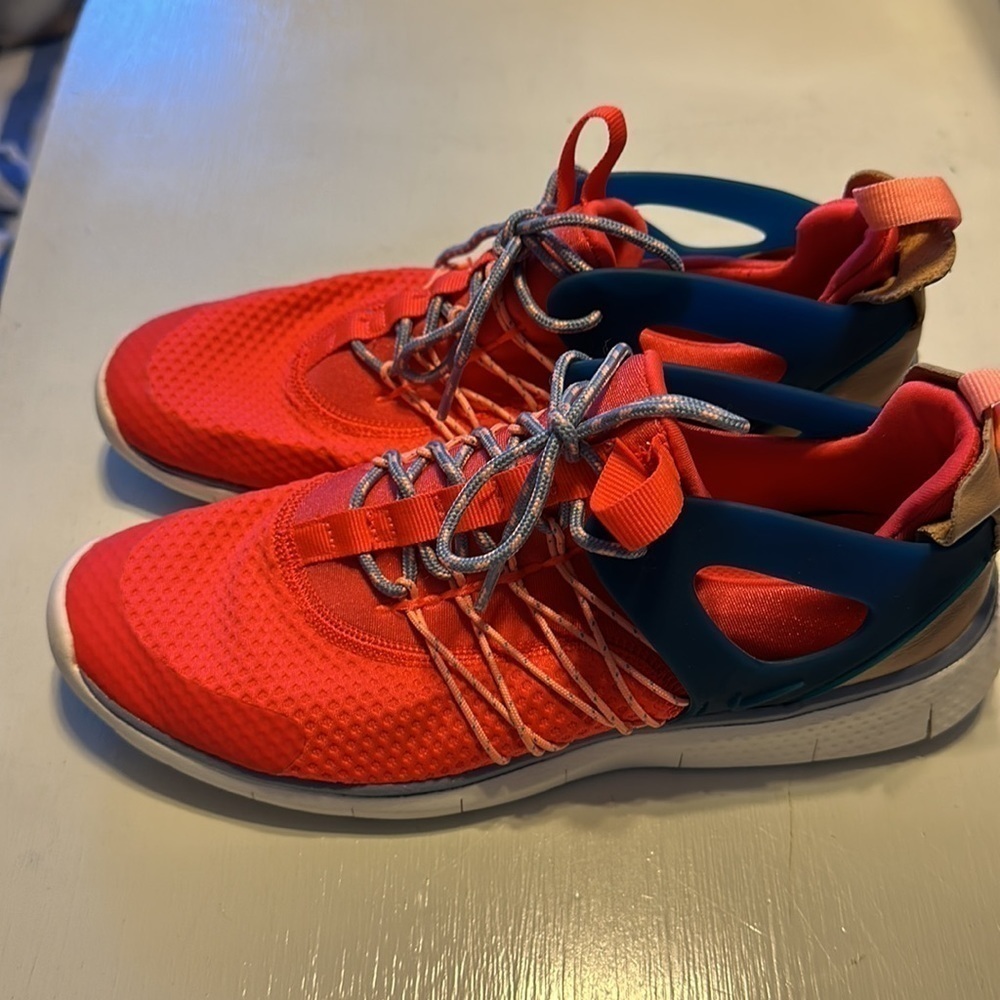 NIKE Free Virtious womens sneakers size 7; 725060-600 - Picture 3 of 7